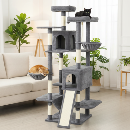 Arbre à chat multi-niveaux gris foncé dans salon moderne